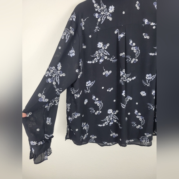 NWOT! Who What Wear - Long Sleeve Floral Black Ruffle Plus Size Blouse Size: 2X - Picture 12 of 13